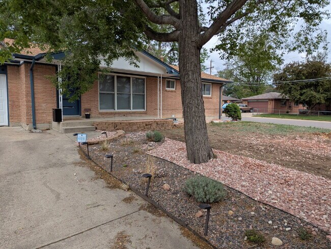 Building Photo - 7070 Beacon Way