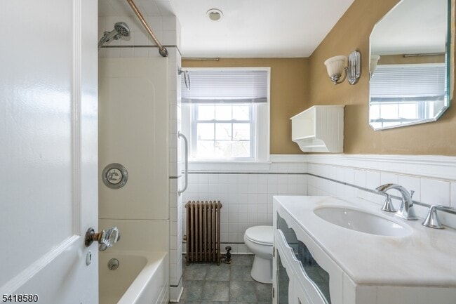 Building Photo - 41 Beekman St