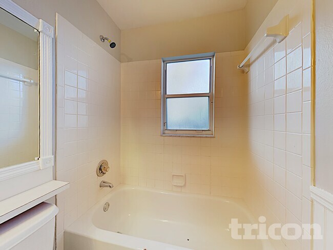 Building Photo - 3910 Creek Woods Dr