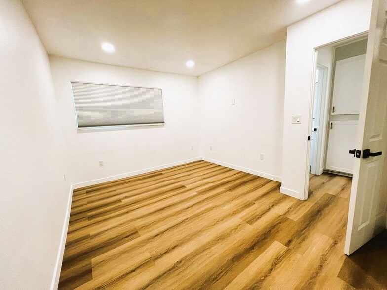 Building Photo - 13811 La Pat Pl