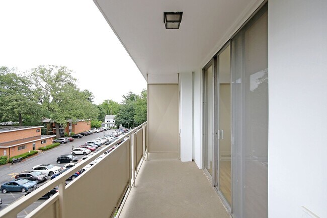 Building Photo - Student-Friendly Apartment Near Scott Stad...