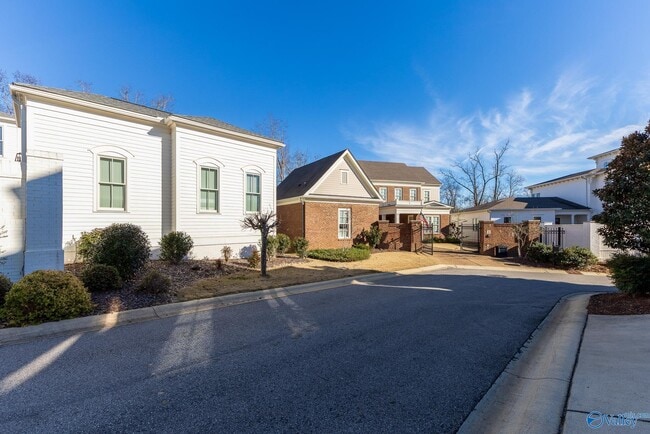 Building Photo - 32 Hillcrest Ave NW