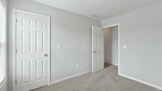 Building Photo - 422 Heyford Ct
