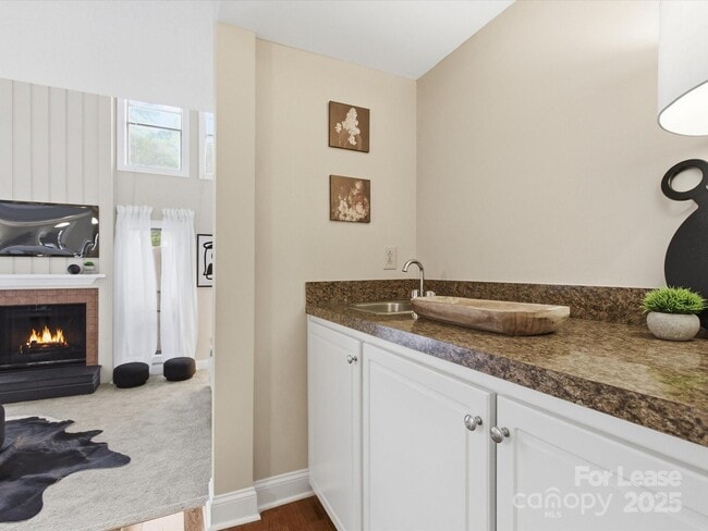 Building Photo - 7925 Charter Oak Ln