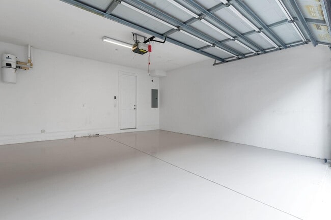 Building Photo - 2502 N Dixie Hwy