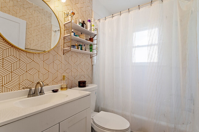 Building Photo - 113 Higbee St