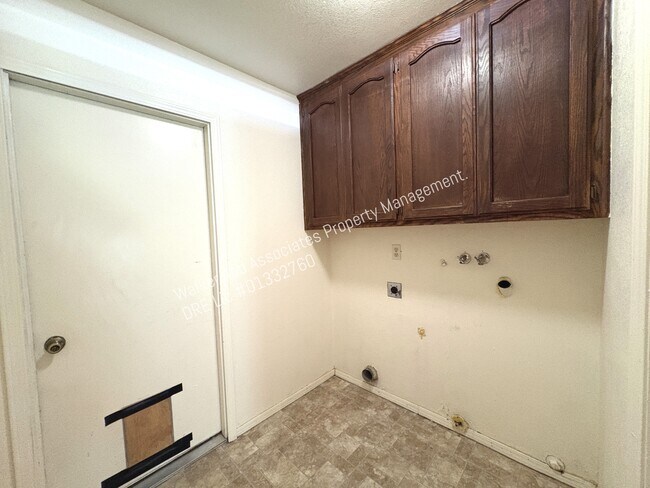 Building Photo - 840 Blue Ridge Dr