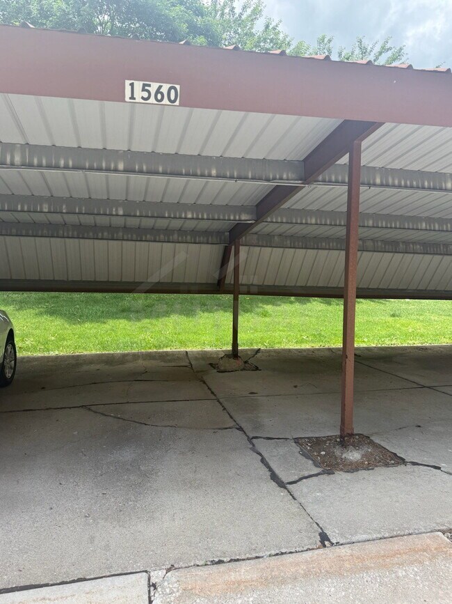 Building Photo - 1560 Meadowside Dr