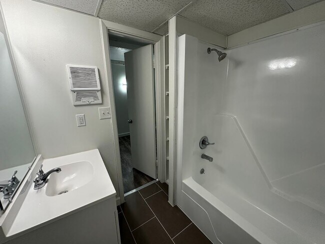 Building Photo - Spacious 4 Bedroom Home | 2 Living Rooms | Large Fenced Yard | 1,700+ Sq Ft