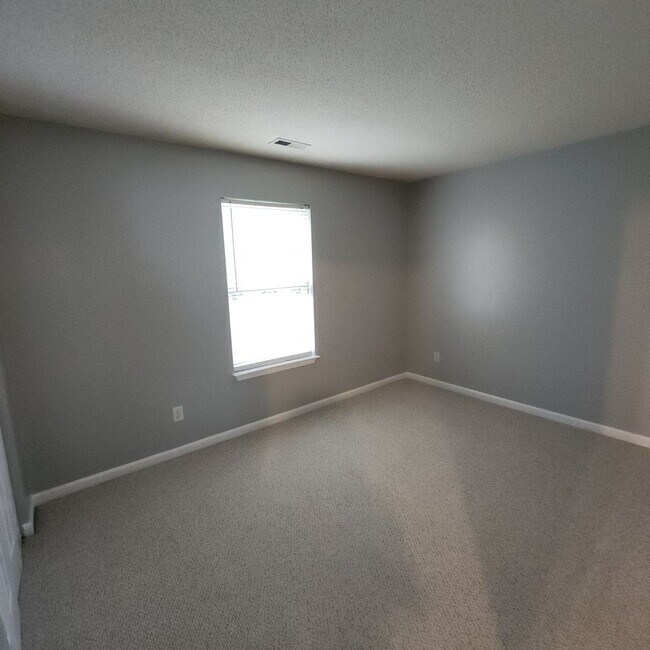 Building Photo - Inviting 2 Story House for Rent in Kerners...