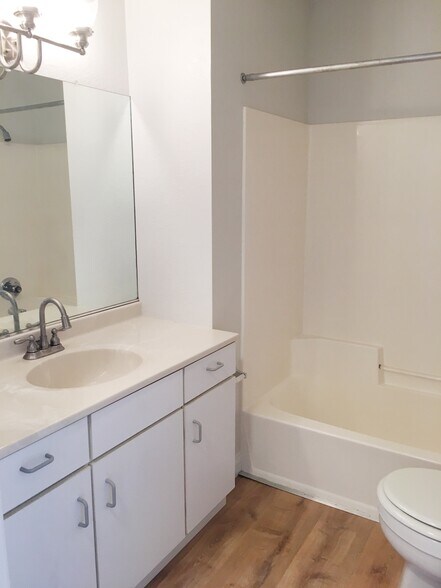Building Photo - 2635 Glen Creek Pl