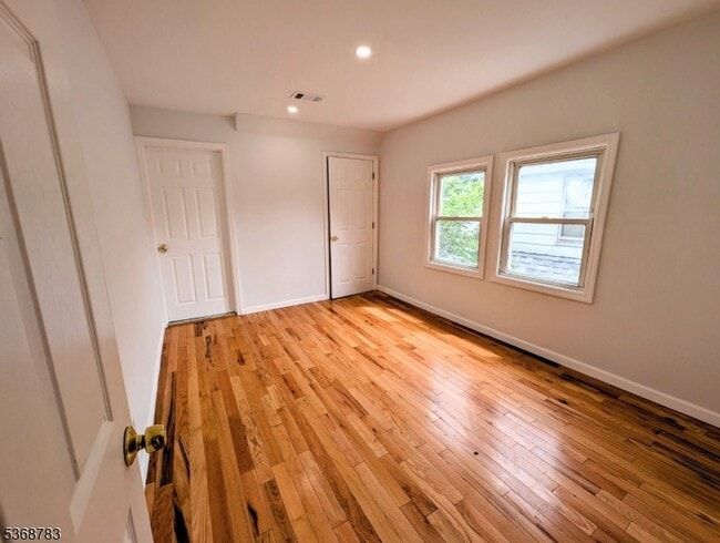 Building Photo - 34 Cedar Ave