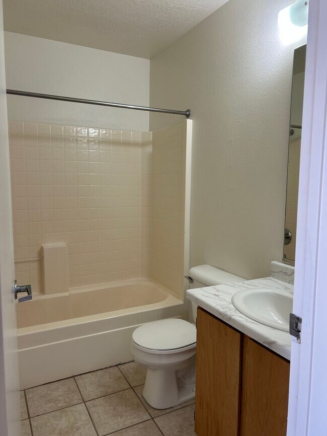 Building Photo - One Bedroom Smokey Lane Condo - Upper Unit