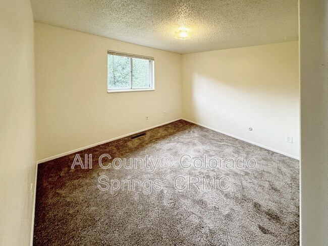 Building Photo - 1389 Commanchero Ct