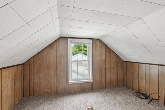 Building Photo - Two Bedroom Home in St Clair Shores - $1,400