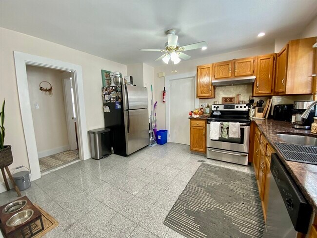 Building Photo - 71 Edenfield Ave