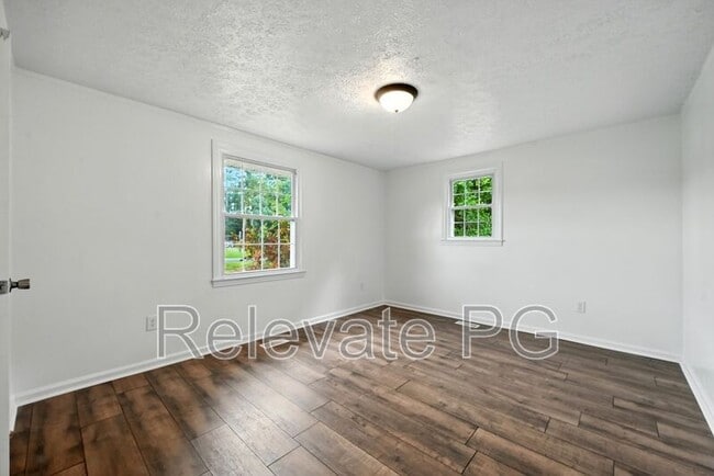 Building Photo - 6432 Maple Rd