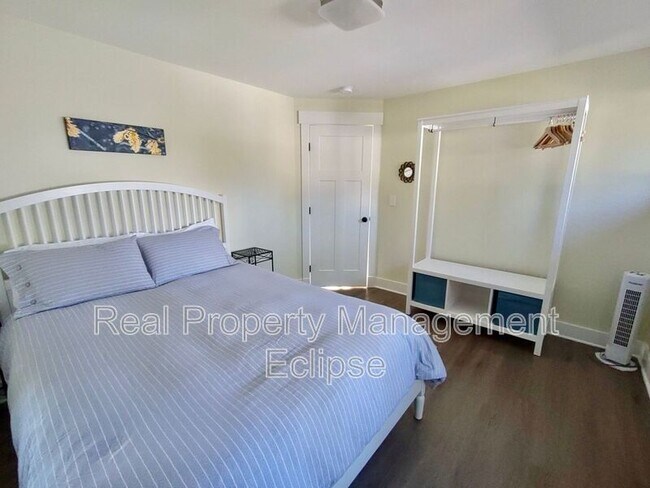 Building Photo - 519 N 97th St