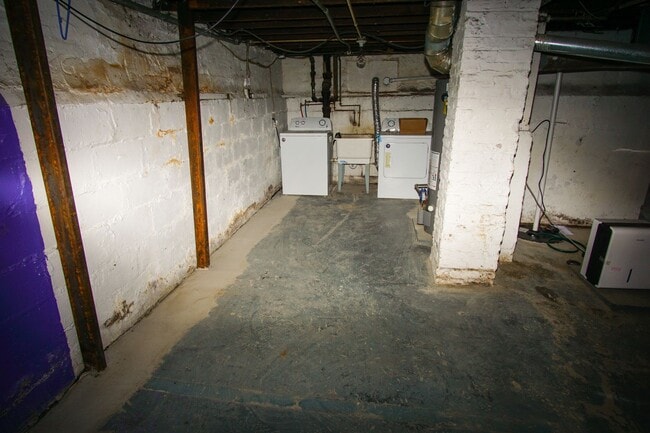 Building Photo - 3 Bedroom Spacious Kenosha Townhouse