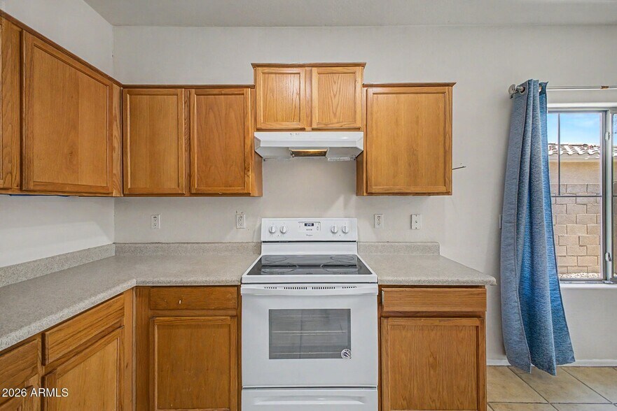 Building Photo - 13271 W Clarendon Ave