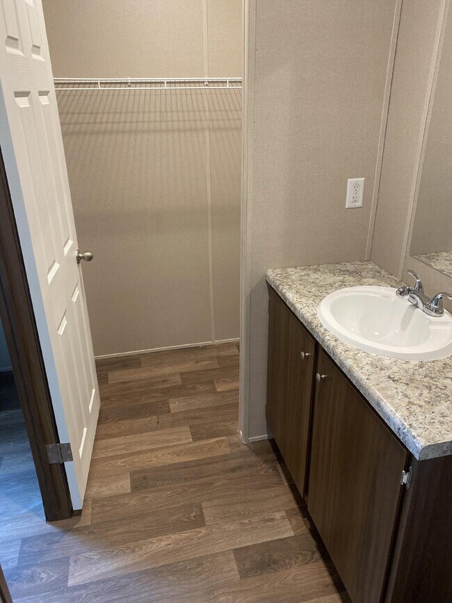 Building Photo - Beautiful 3 Bed / 2 Bath Home – Move-In Ready – Affordable & Modern Living