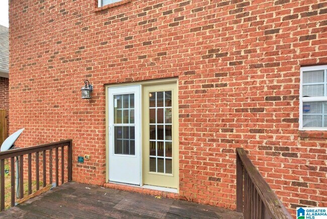 Building Photo - 107 Castlehill Dr