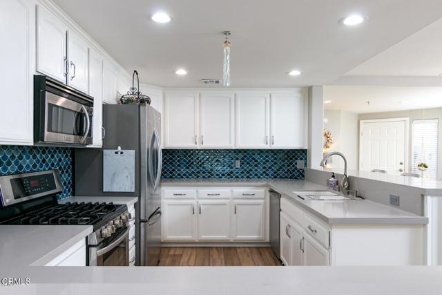 Building Photo - 925 Dunes St