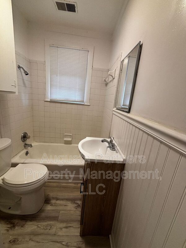 Building Photo - 114 Calvary Dr