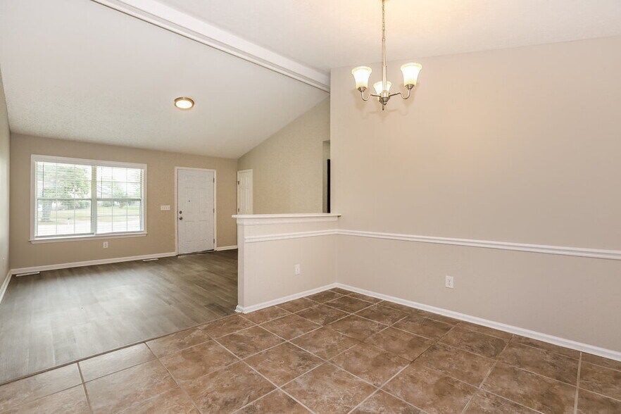 Building Photo - 425 Jonesboro Ct