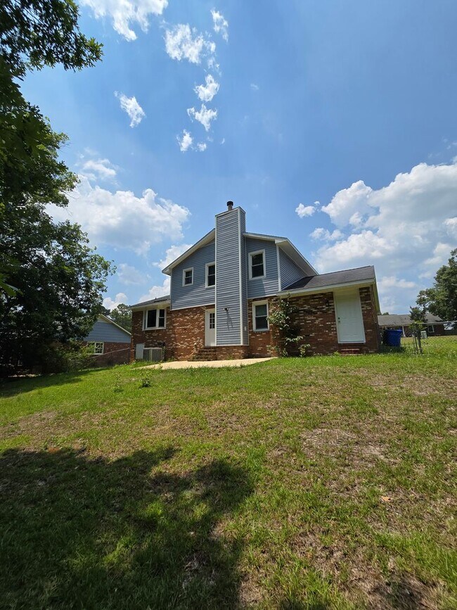 Building Photo - 7494 Beverly Dr