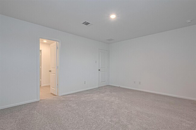 Building Photo - 27615 Village Cir Dr