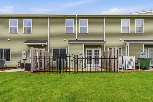 Building Photo - 730 Elmbrook Dr