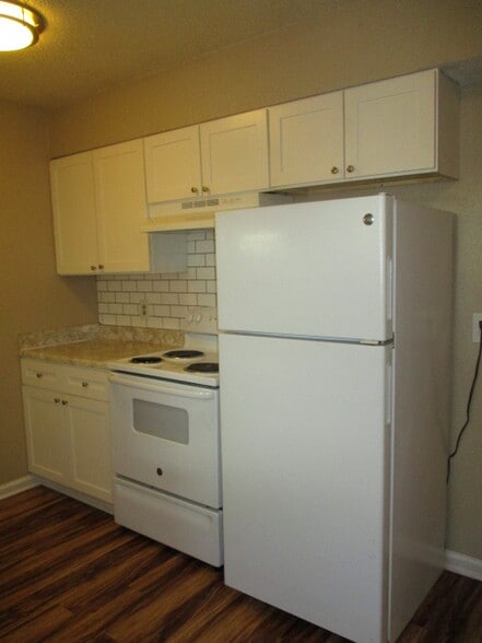 Building Photo - 420 Bethel St