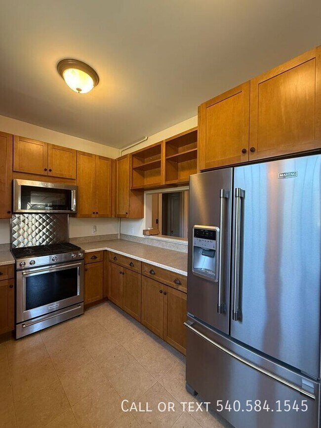 Building Photo - 1901 Avon Rd SW