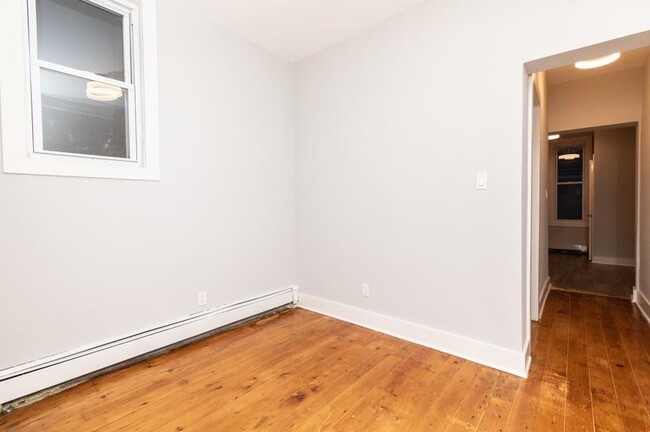 Building Photo - 60 Newkirk St