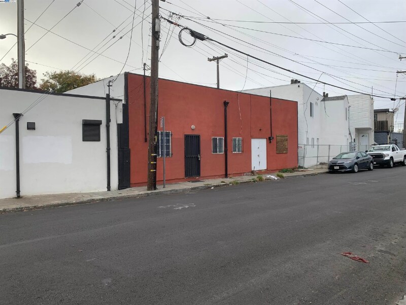 Building Photo - 11070 San Leandro St