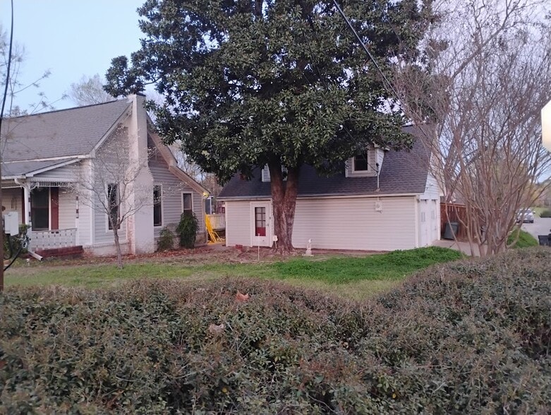 Building Photo - 504 N Newsom St