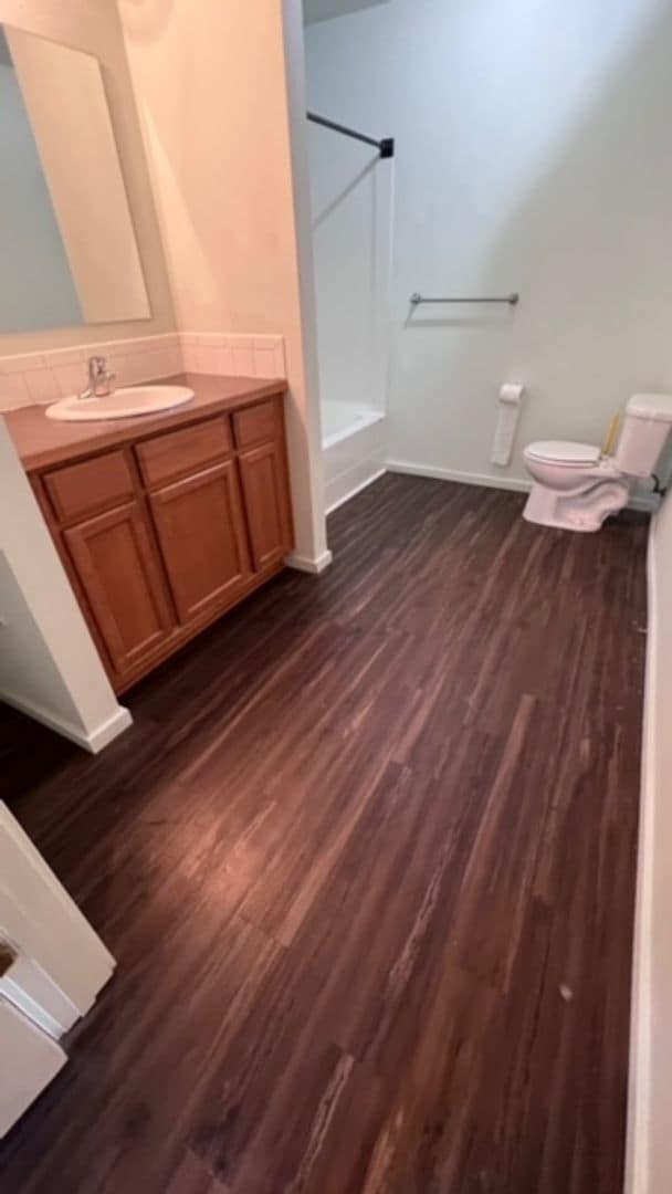 Building Photo - 5 bedroom 2 bath duplex now available!!!