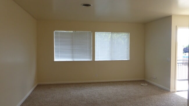 Building Photo - Nice Upgraded Condo