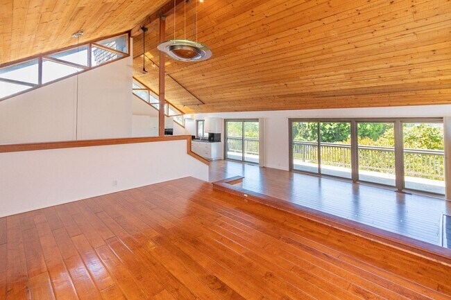 Building Photo - Iconic A-Frame Encinitas 4 Bed + Studio Sp...