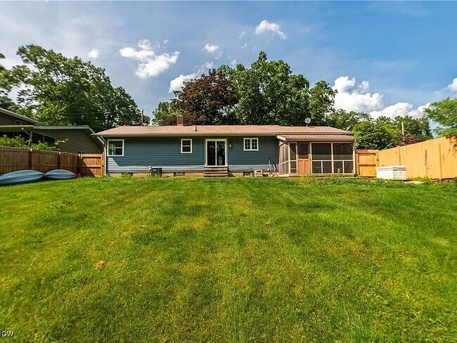 Building Photo - 216 W Glenridge Rd