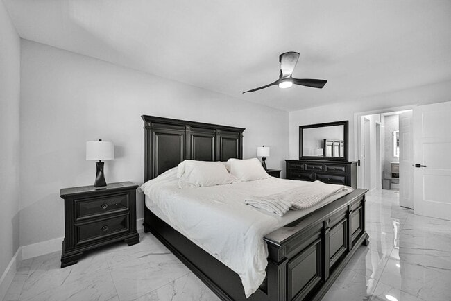 Building Photo - 6279 Bay Club Dr