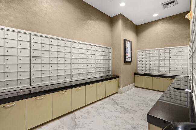 Building Photo - 1250 S Miami Ave