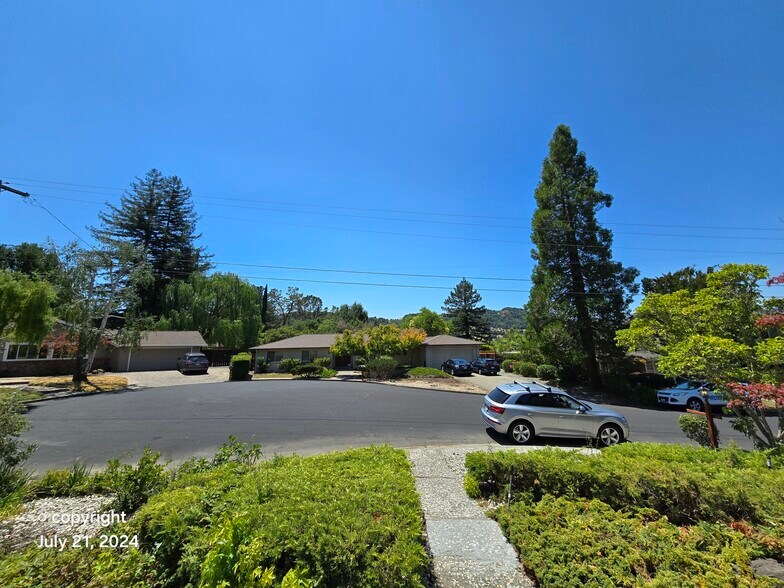 Building Photo - 29 Thorndale Pl