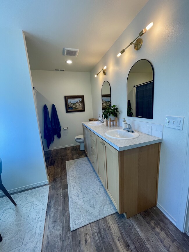 Building Photo - 69353 Hinkle Butte Dr