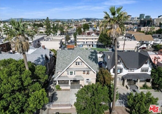 Building Photo - 1125 S Lake St