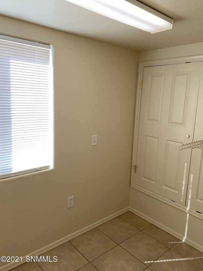Building Photo - 1000 La Fonda Dr