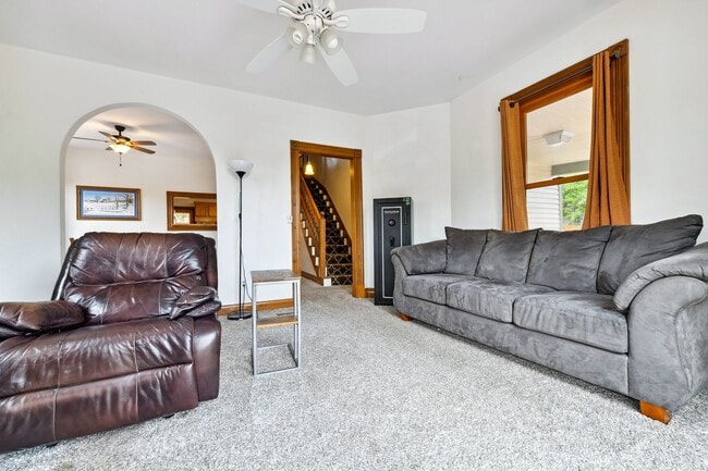 Building Photo - Charming Westside 4 Bedroom Home