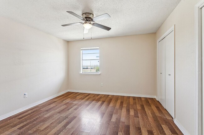 Building Photo - 1053 Tallow Tree Ln