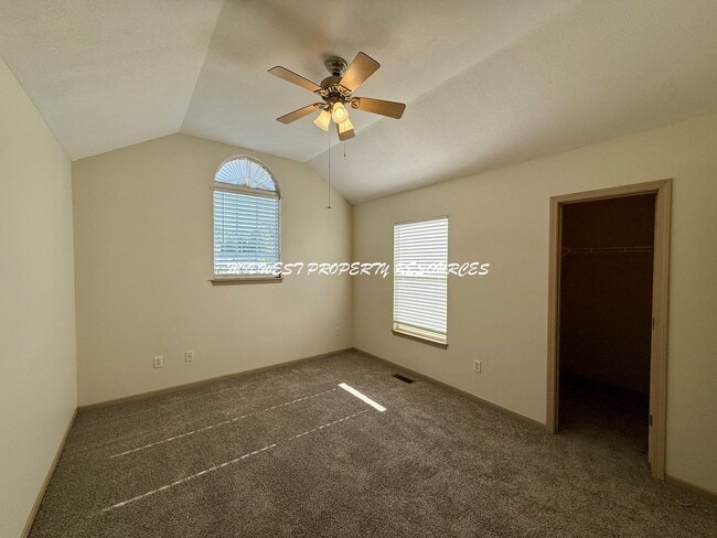 Building Photo - Highly Desired 3 Bd End Unit For Lease